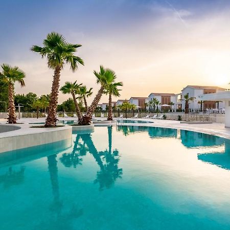 Pareus Beach Resort Caorle Bagian luar foto