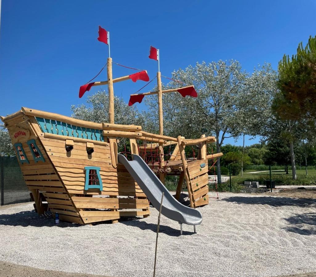 Pareus Beach Resort Caorle Bagian luar foto